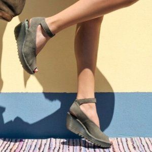 Fly London Women's Yala Perf Shoes 41